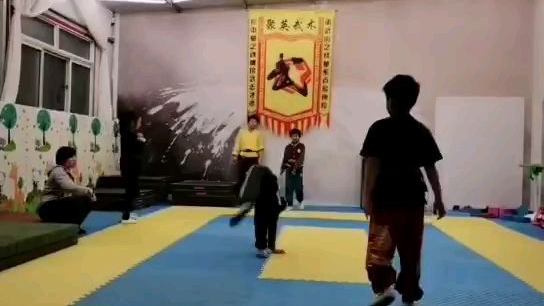小侄子开始练武了